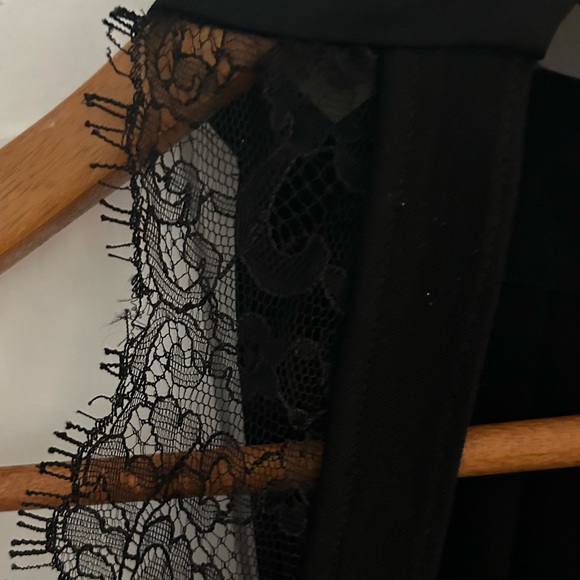 AUTHENTIC NWT. alice + olivia  Black sleeveless blouse with back detail . - Picture 4 of 9